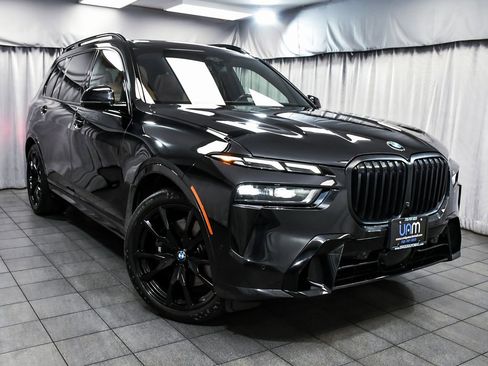 Used 2023 BMW X7 xDrive40i w/ Executive Package image 3
