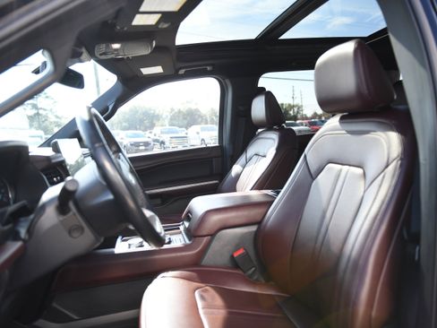 Used 2024 Ford Expedition Limited image 13