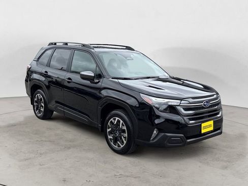 Certified 2025 Subaru Forester Premium AWD/4WD image 7