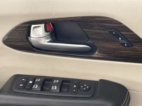 Used 2023 Chrysler Pacifica Limited image 18