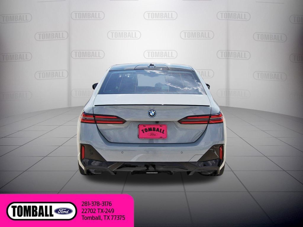 Used 2024 BMW i5 eDrive40i w/ M Sport Package RWD image 6