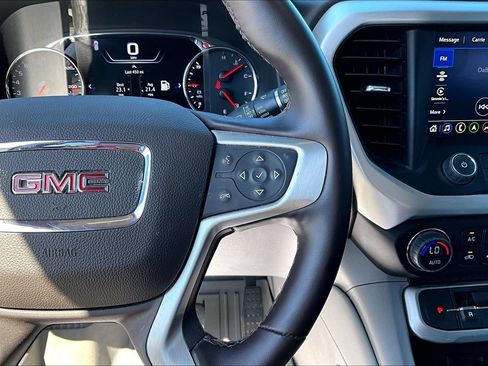 Used 2023 GMC Acadia SLT w/ Technology Package FWD image 19