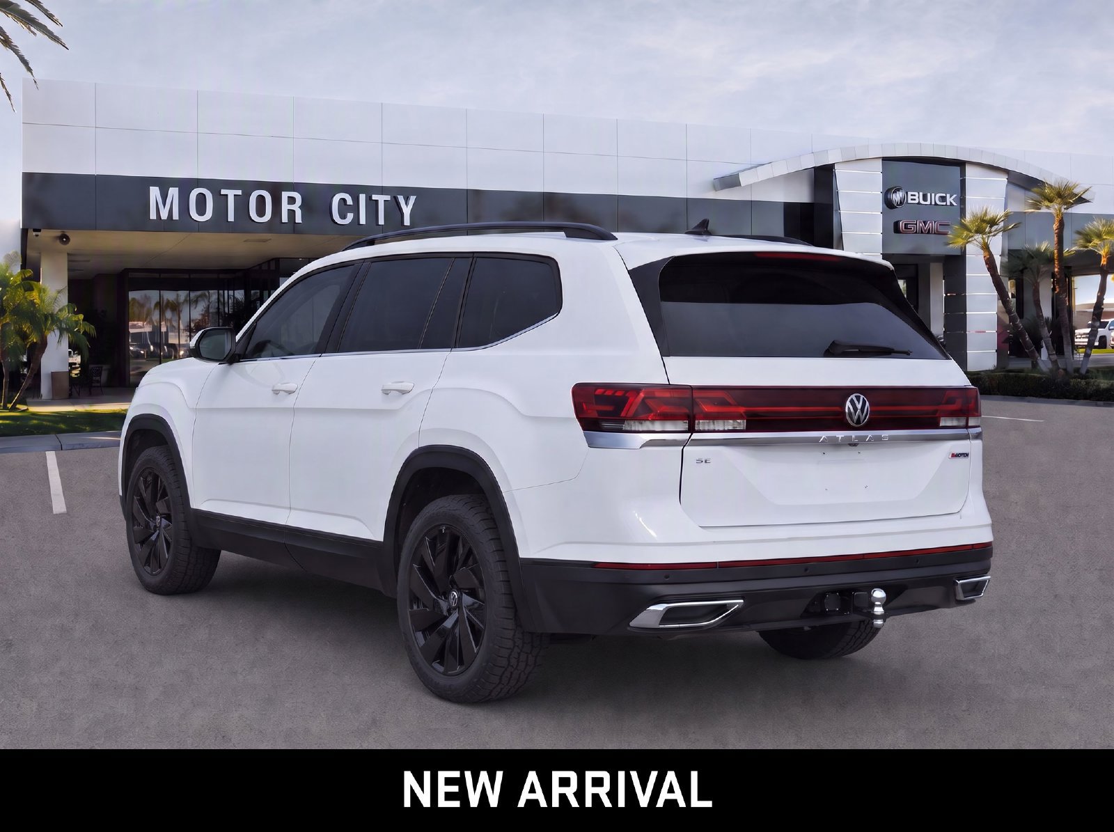Used 2024 Volkswagen Atlas SE AWD/4WD image 3