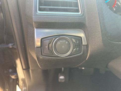 Used 2018 Ford Explorer XLT image 12