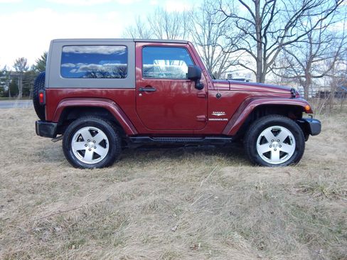 Used 2010 Jeep Wrangler Sahara image 5