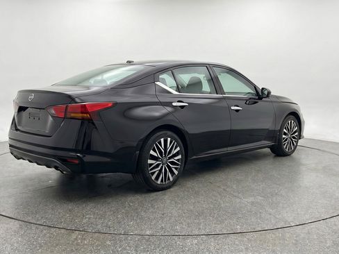 Used 2025 Nissan Altima 2.5 SV FWD image 9