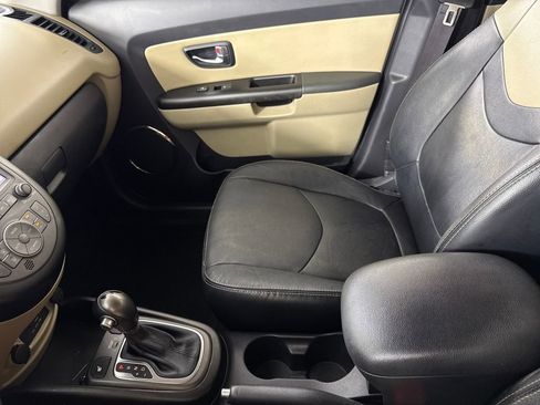 Used 2013 Kia Soul ! w/ Premium Pkg image 21