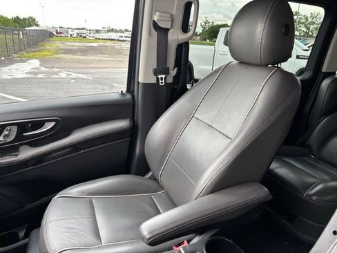 Used 2019 Mercedes-Benz Metris Passenger image 38