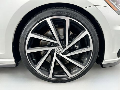 Used 2019 Volkswagen Golf R 4-Door image 31