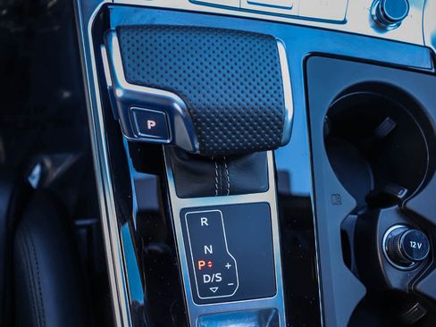 Used 2025 Audi RS 6 performance w/ Matte Carbon Package image 27