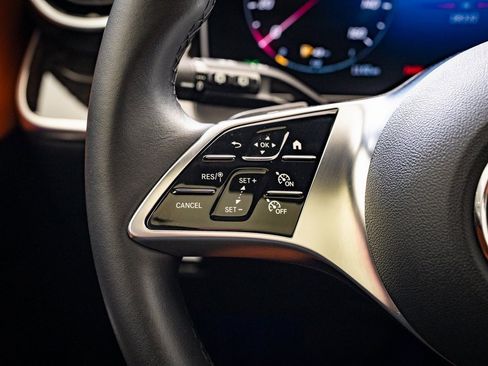 Certified 2025 Mercedes-Benz GLC 300 4MATIC image 24