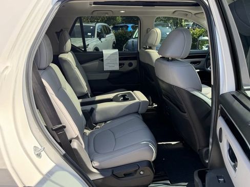 Used 2024 Honda Pilot Touring image 17