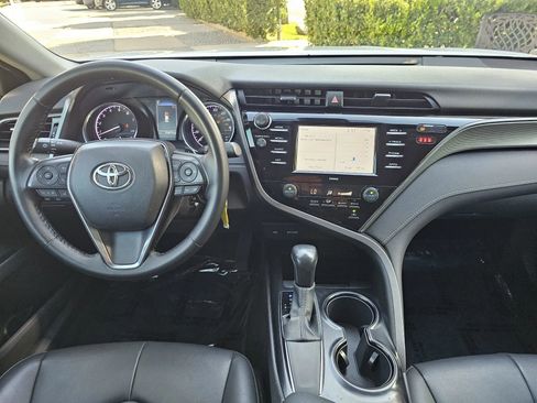 Used 2020 Toyota Camry SE image 12