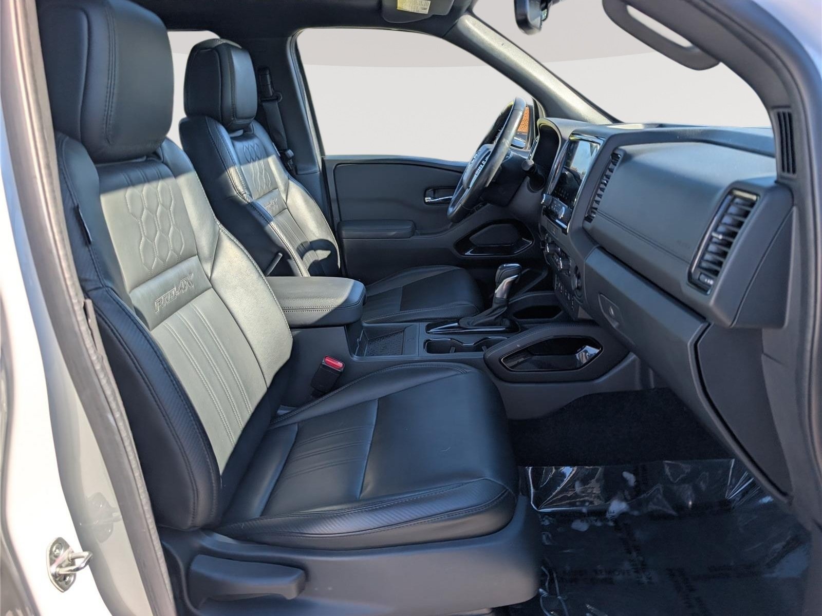 Used 2022 Nissan Frontier PRO-4X w/ Pro-4X Premium Package AWD/4WD image 11