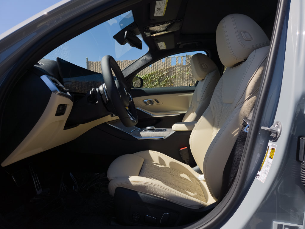New 2026 BMW 330i Sedan w/ M Sport Package RWD image 7