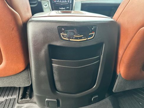 Used 2019 Cadillac Escalade Luxury image 24