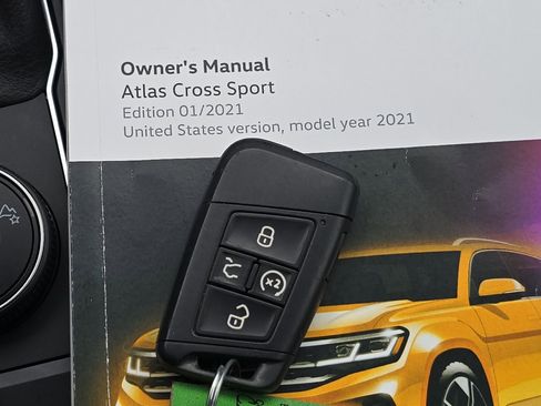 Used 2021 Volkswagen Atlas Cross Sport SE image 27