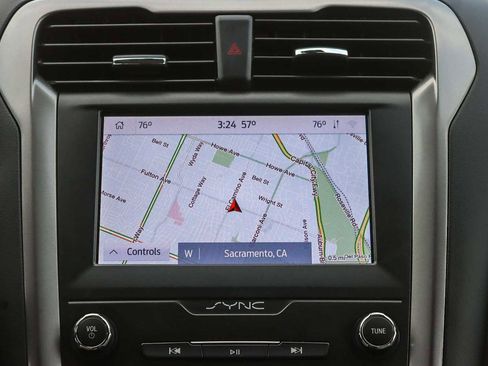 Used 2020 Ford Fusion SE image 13