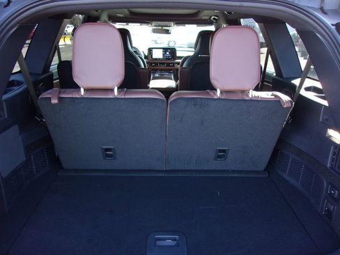 Used 2025 Lincoln Aviator Reserve w/ Equipment Group 201A AWD/4WD image 12