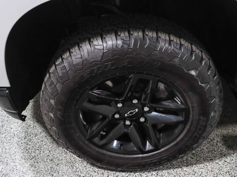 Used 2021 Chevrolet Silverado 1500 LT Trail Boss w/ Convenience Package II image 11