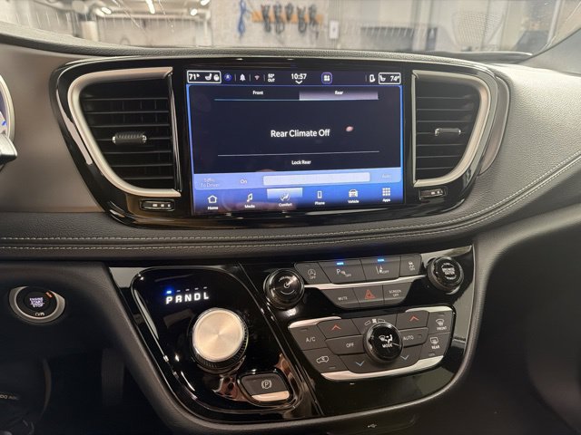 New 2027 Chrysler Pacifica Select FWD image 26