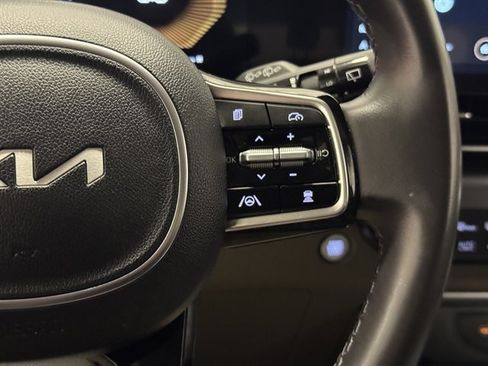 Used 2025 Kia Carnival FWD image 24