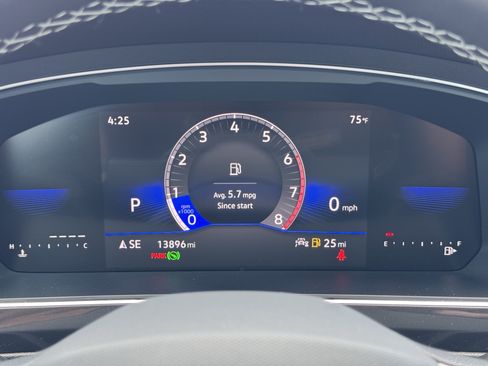 Certified 2023 Volkswagen Tiguan SE FWD image 24