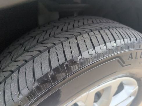 Used 2023 Chevrolet Traverse LS image 29