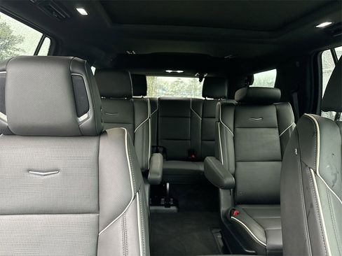 Used 2024 Cadillac Escalade Sport w/ LPO, ONYX Package image 34