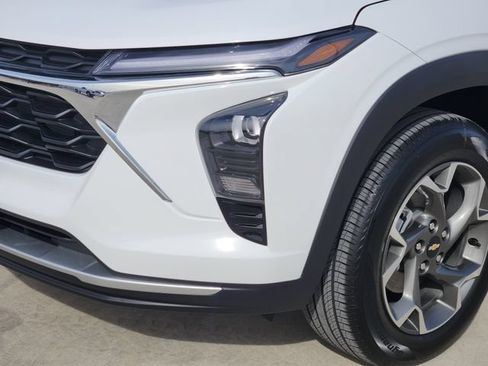 New 2026 Chevrolet Trax LT w/ Driver Confidence Package FWD image 7