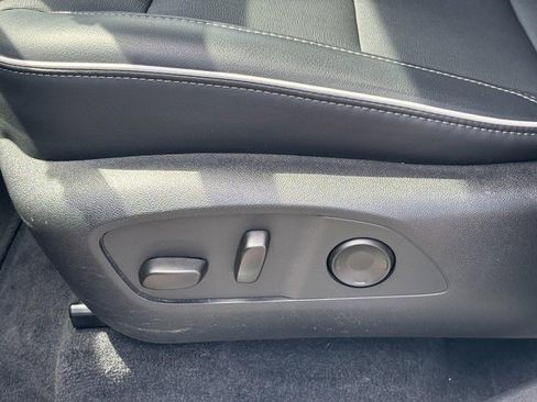 Used 2025 Buick Enclave Preferred FWD image 16