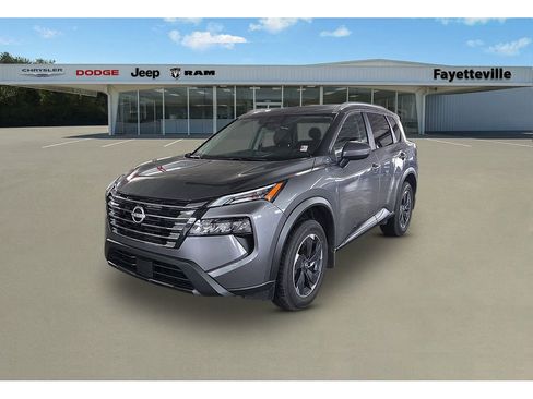 Used 2024 Nissan Rogue SV w/ SV Premium Package image 7