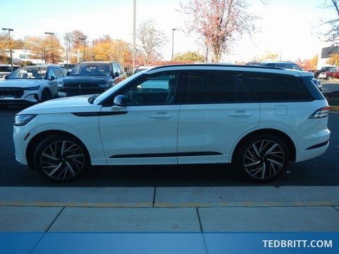 Used 2025 Lincoln Aviator Black Label w/ Jet Appearance Package image 4