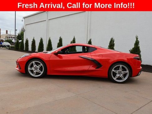Used 2025 Chevrolet Corvette Stingray Coupe w/ 1LT RWD image 3