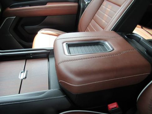 Used 2024 GMC Yukon Denali Ultimate AWD/4WD image 26