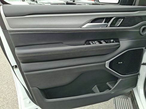 New 2026 Jeep Grand Wagoneer Limited AWD/4WD image 9