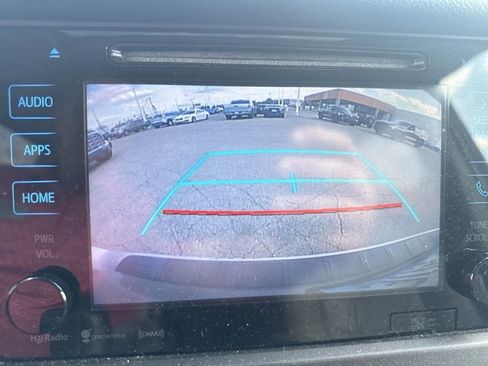 Used 2017 Toyota Sienna XLE image 31