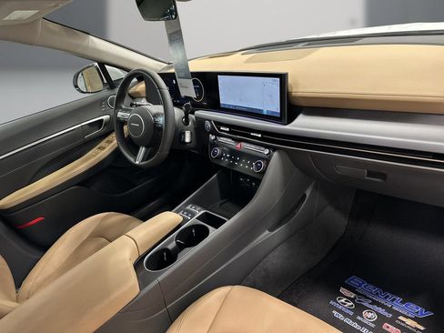 Certified 2025 Hyundai Sonata Limited FWD image 17