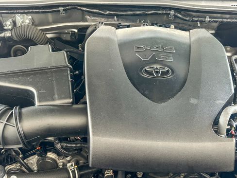Used 2021 Toyota Tacoma TRD Off-Road w/ Technology Package AWD/4WD image 27