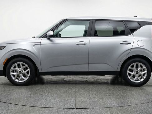 Used 2025 Kia Soul LX w/ LX Technology Package FWD image 5
