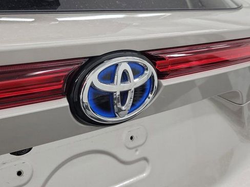 Used 2023 Toyota Venza LE AWD/4WD image 7