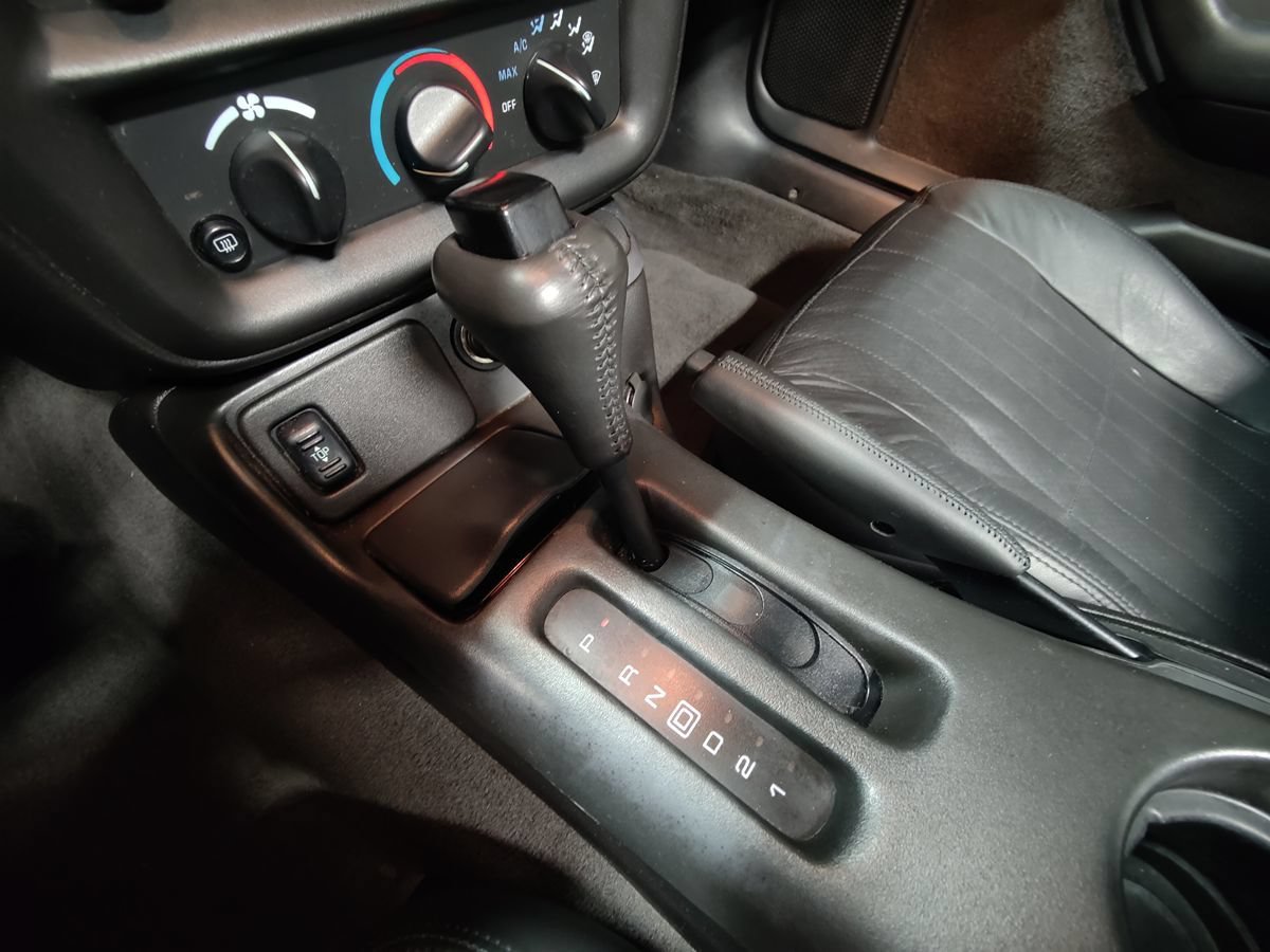 Used 2002 Chevrolet Camaro Z28 RWD image 38