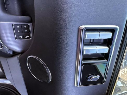 Used 2018 Land Rover Range Rover Sport HSE image 8