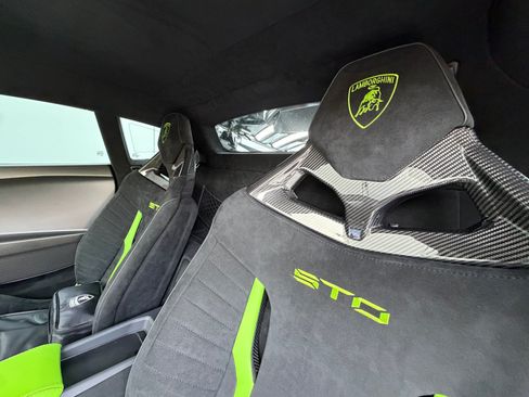 Used 2024 Lamborghini Huracan STO RWD image 29