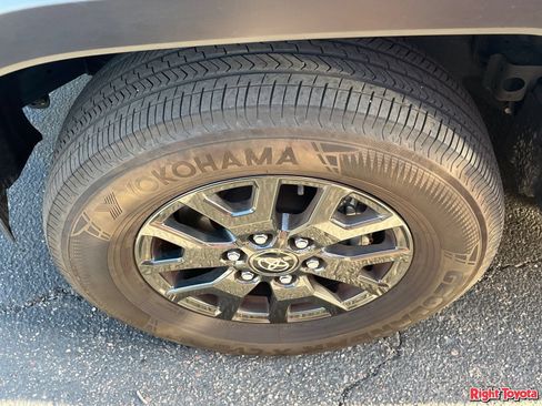Used 2025 Toyota 4Runner SR5 AWD/4WD image 7