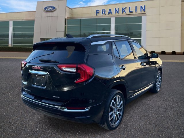 Used 2024 GMC Terrain Denali w/ Denali Premium Package AWD/4WD image 7