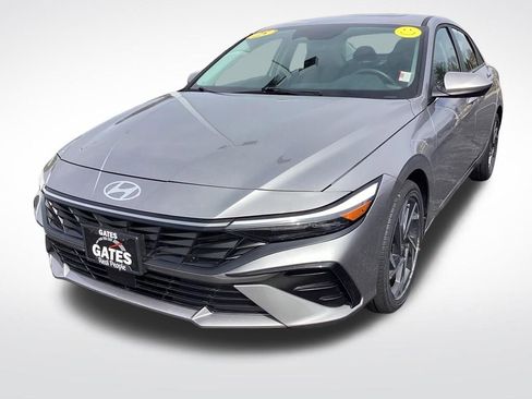 Used 2025 Hyundai Elantra SEL image 6