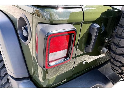 Used 2021 Jeep Wrangler Sport AWD/4WD image 36