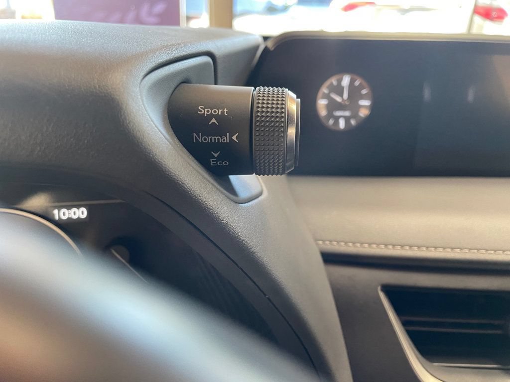 Used 2021 Lexus UX 200 FWD image 24