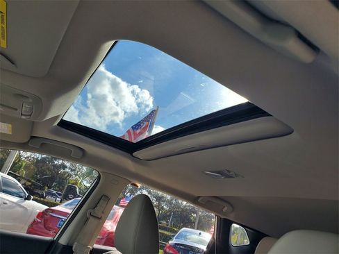 Used 2019 Nissan Rogue Sport SL w/ Premium Package image 17